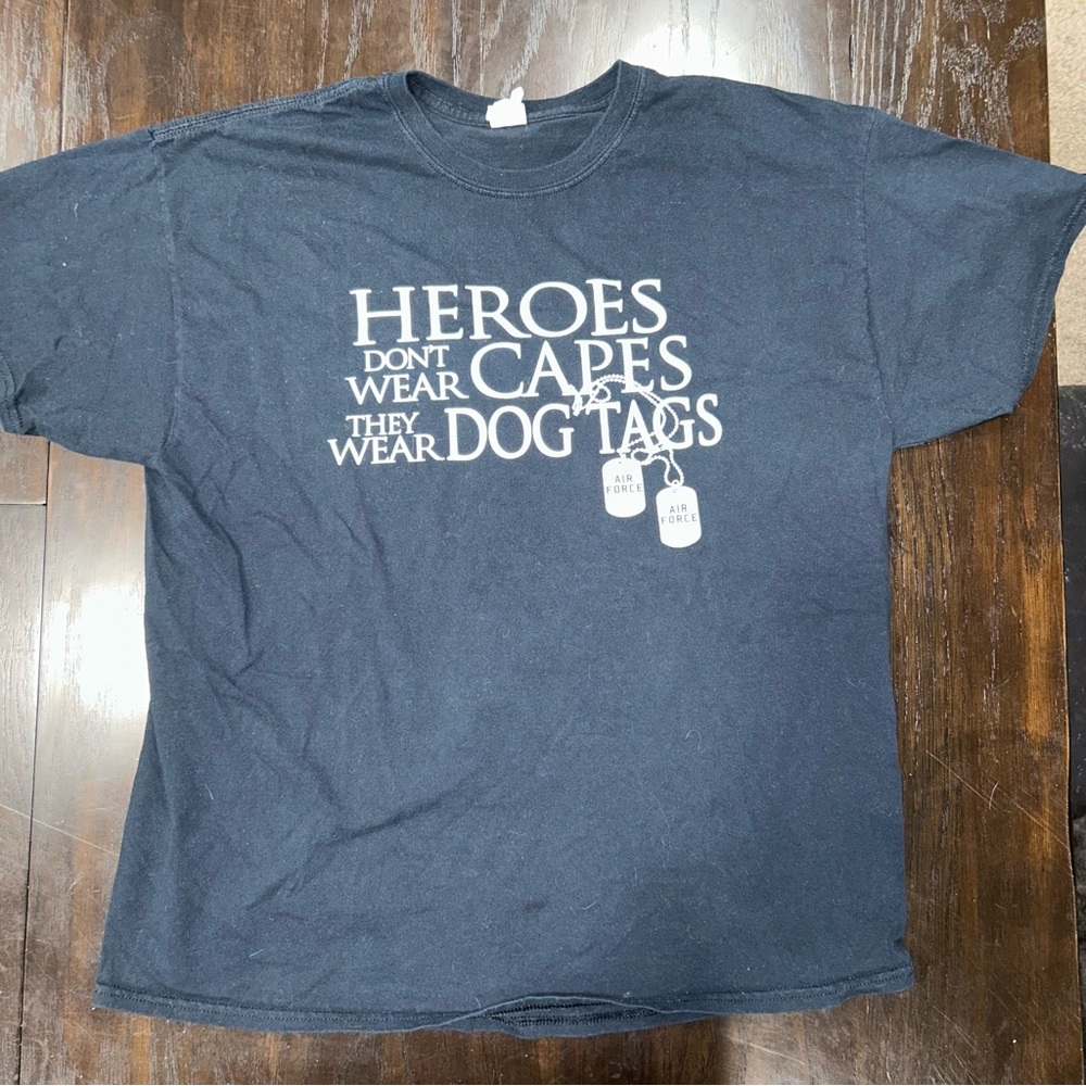 HEROS WEAR DOG TAGS TEE.  mens XL